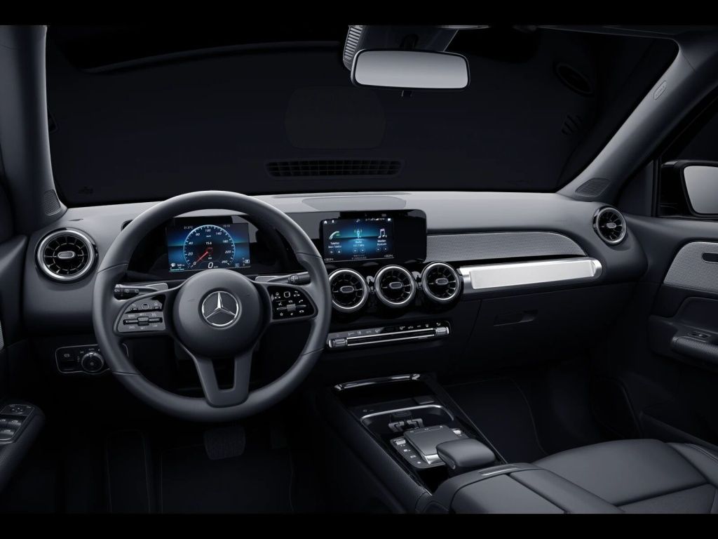Mercedes-Benz GLB 200 2023 г. Чёрный, пробег 25887 км