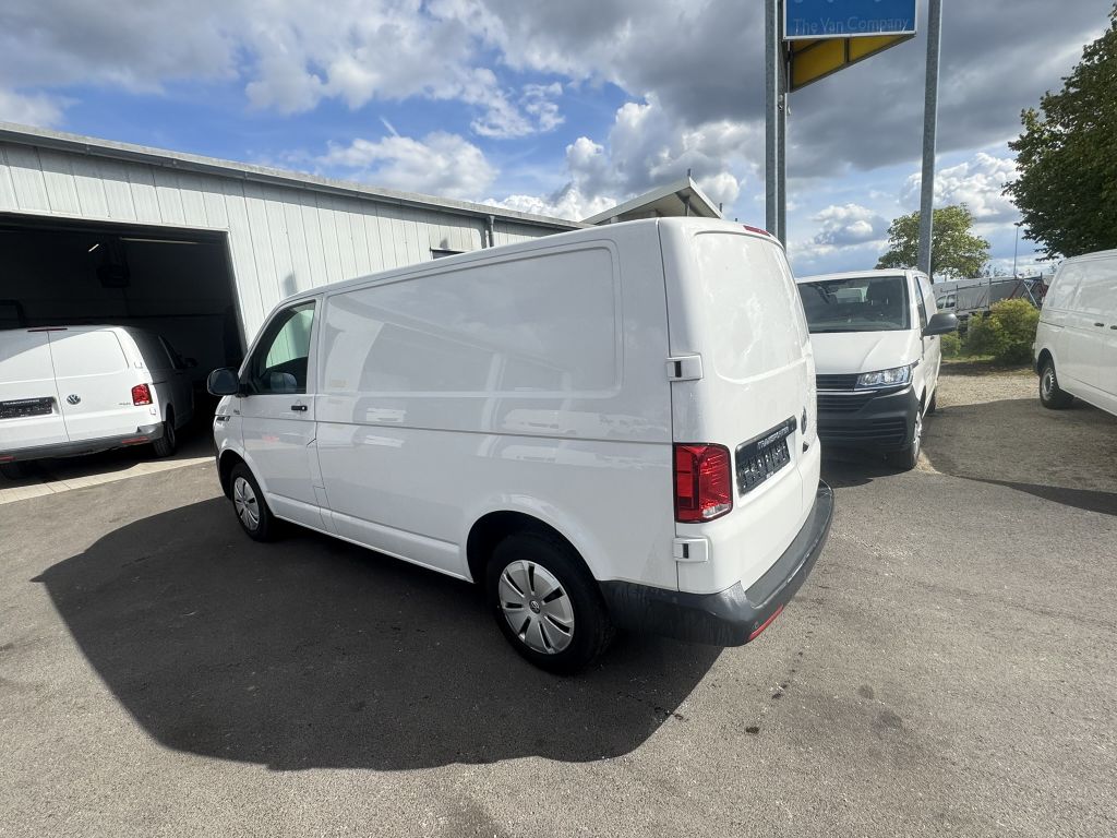 Volkswagen T6 TRANSPORTER 2023 г. Белый, пробег 30000 км