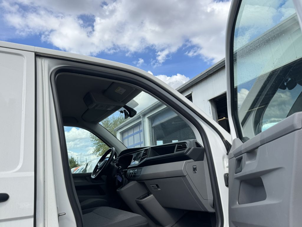 Volkswagen T6 TRANSPORTER 2023 г. Белый, пробег 30000 км