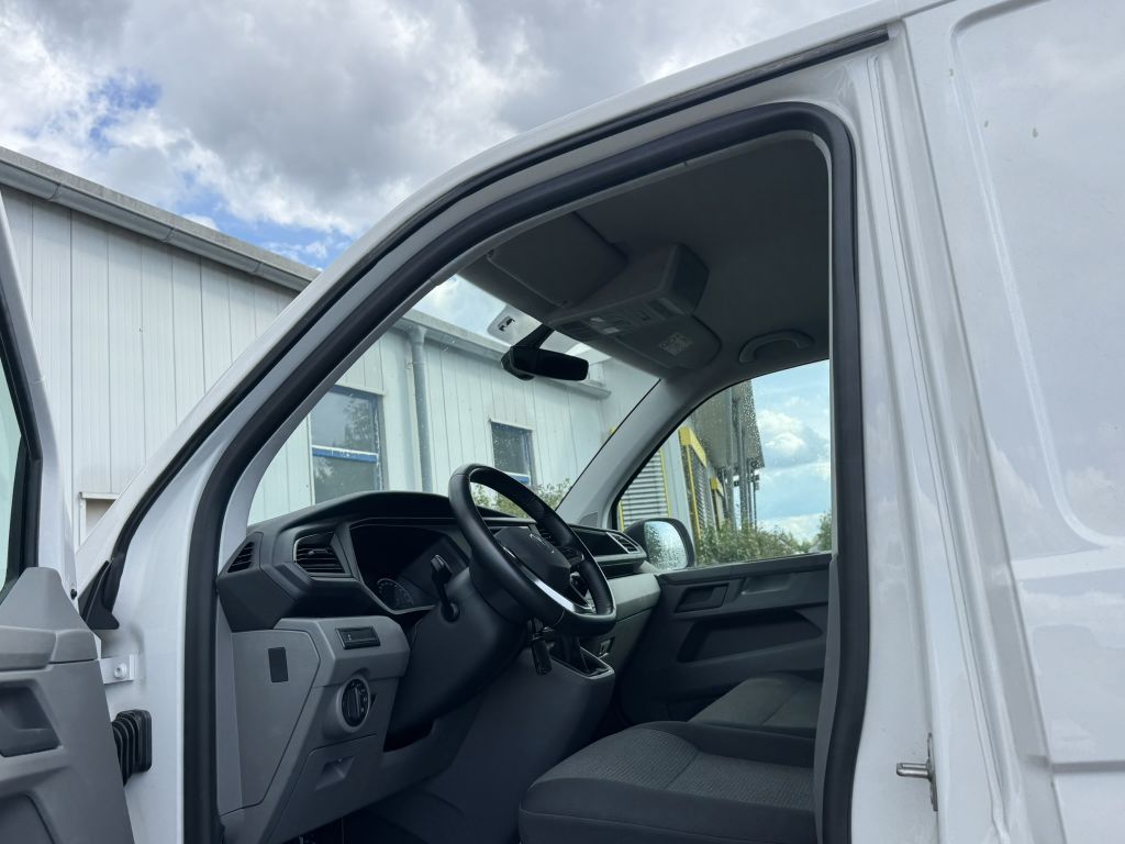 Volkswagen T6 TRANSPORTER 2023 г. Белый, пробег 30000 км
