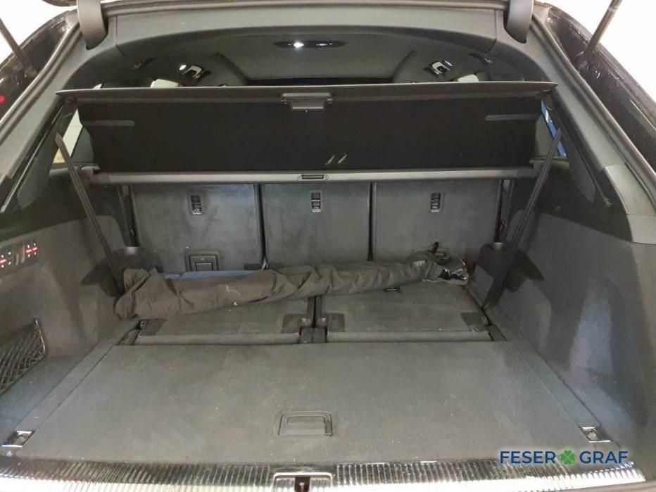 Audi SQ7 2026 г. Чёрный, пробег 27340 км