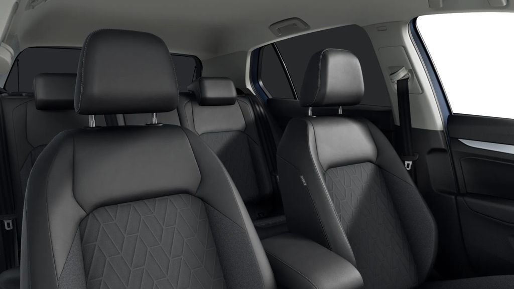 Volkswagen Golf 2025 г. Синий, пробег 26375 км