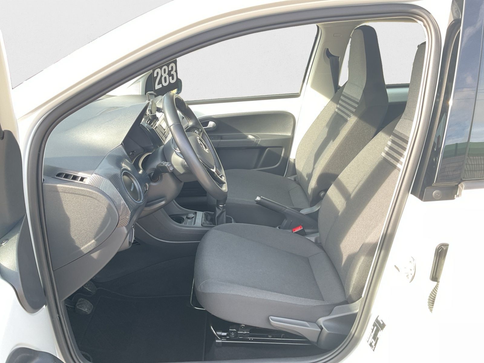 Volkswagen up! 2023 г. Белый, пробег 22980 км