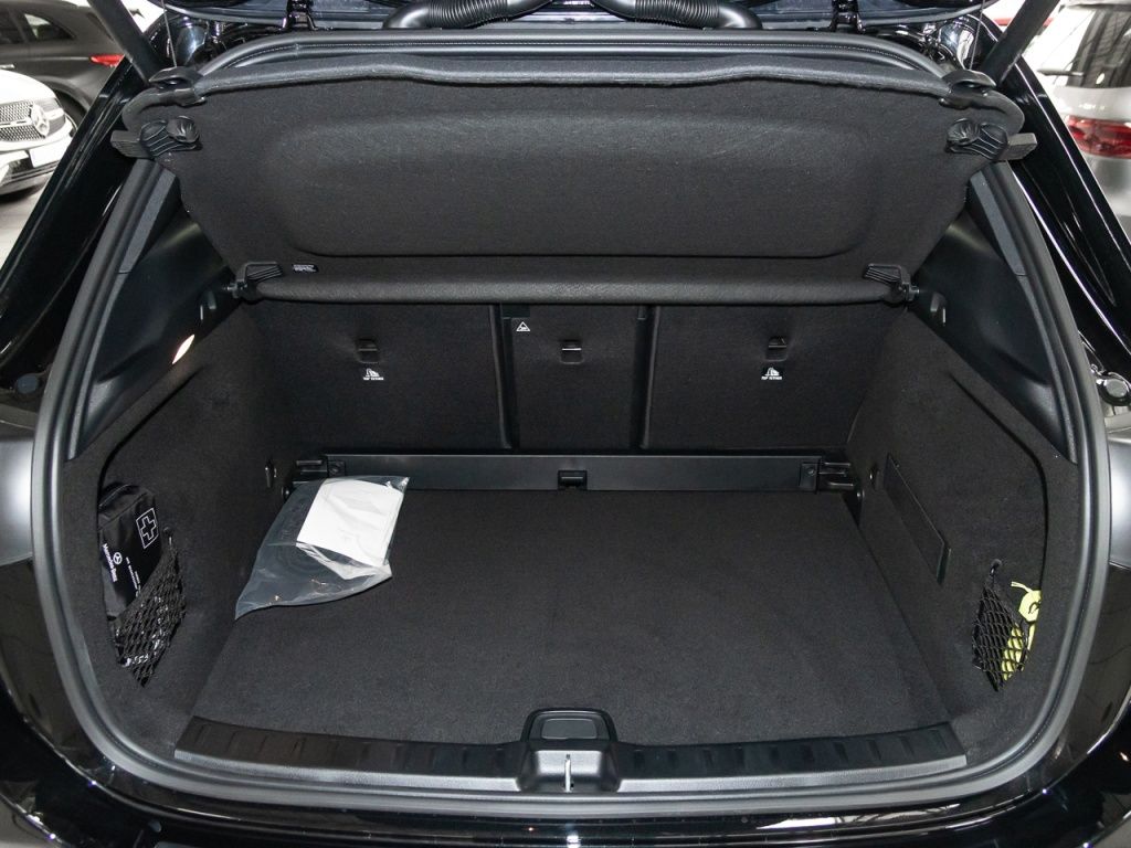 Mercedes-Benz GLA 250 2026 г. Чёрный, пробег 6000 км