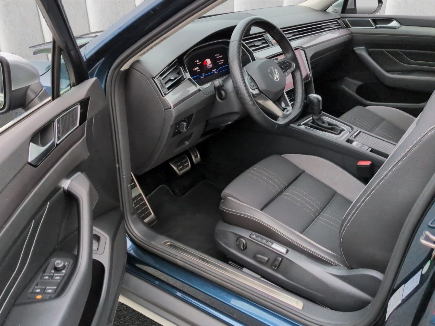 Volkswagen PASSAT ALLTRACK 2024 г. Синий, пробег 41832 км