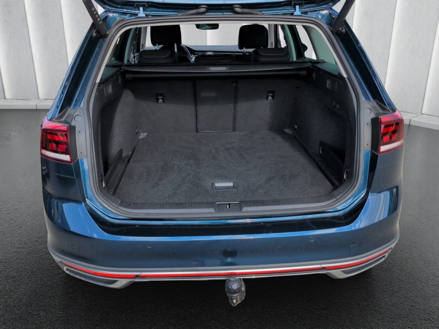 Volkswagen PASSAT ALLTRACK 2024 г. Синий, пробег 41832 км