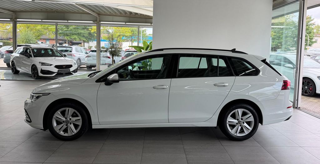 Volkswagen Golf 2023 г. Белый, пробег 38500 км