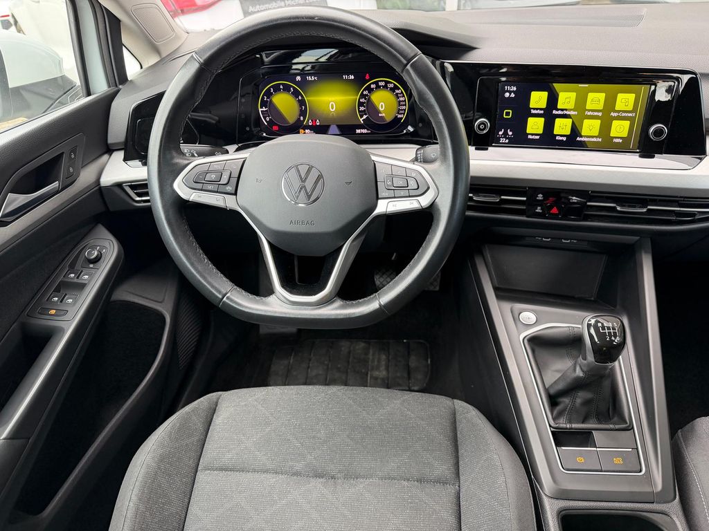 Volkswagen Golf 2023 г. Белый, пробег 38500 км