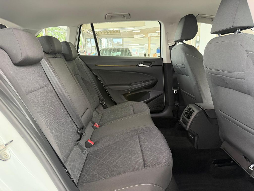 Volkswagen Golf 2023 г. Белый, пробег 38500 км