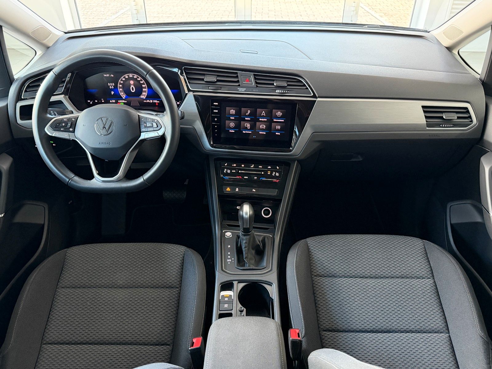 Volkswagen Touran 2025 г. Синий, пробег 42100 км