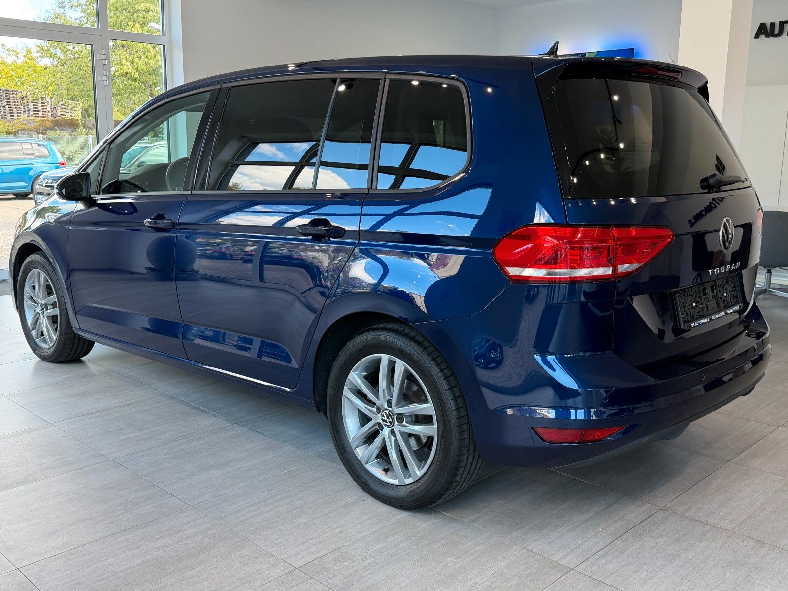 Volkswagen Touran 2025 г. Синий, пробег 42100 км