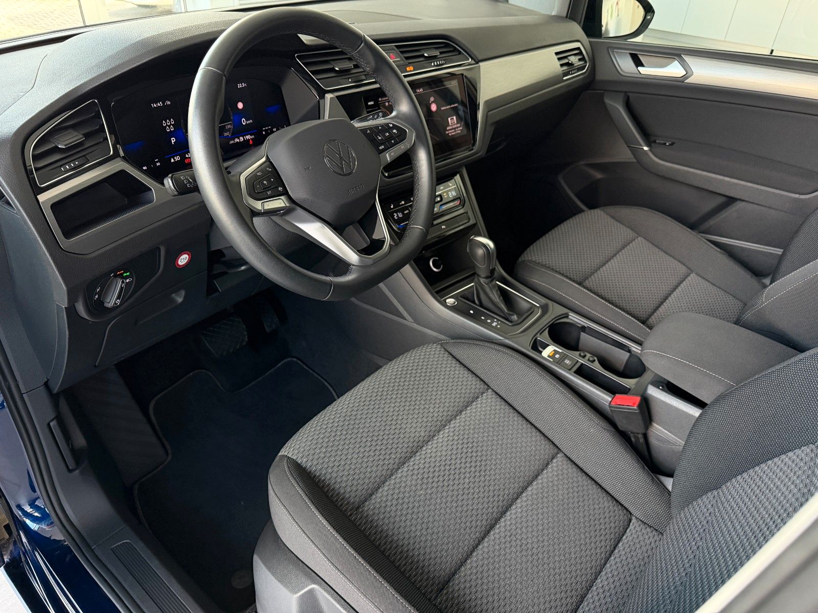 Volkswagen Touran 2025 г. Синий, пробег 42100 км