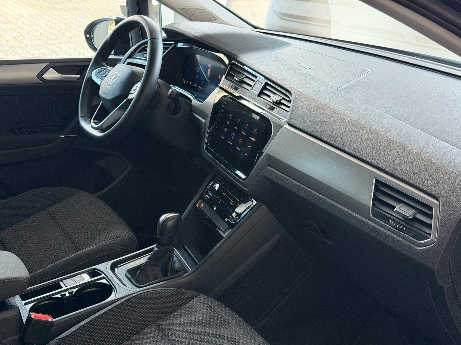 Volkswagen Touran 2025 г. Синий, пробег 42100 км