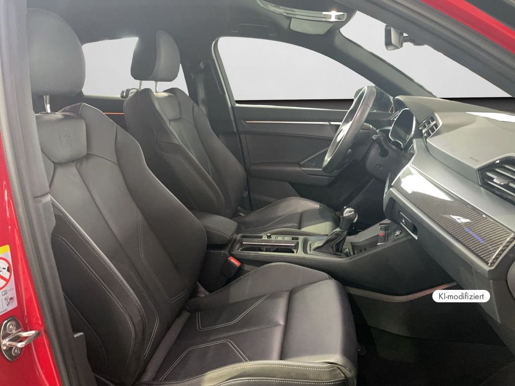 Audi Q3 2022 г. Красный, пробег 42707 км