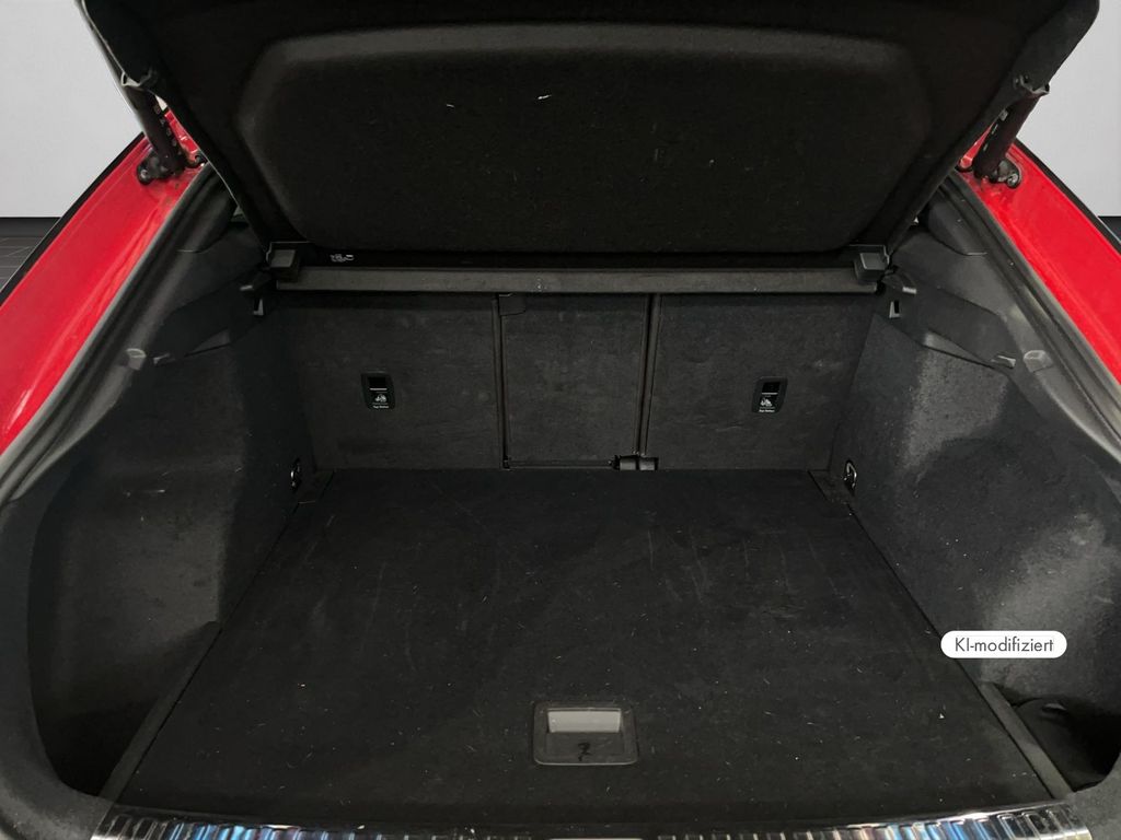 Audi Q3 2022 г. Красный, пробег 42707 км