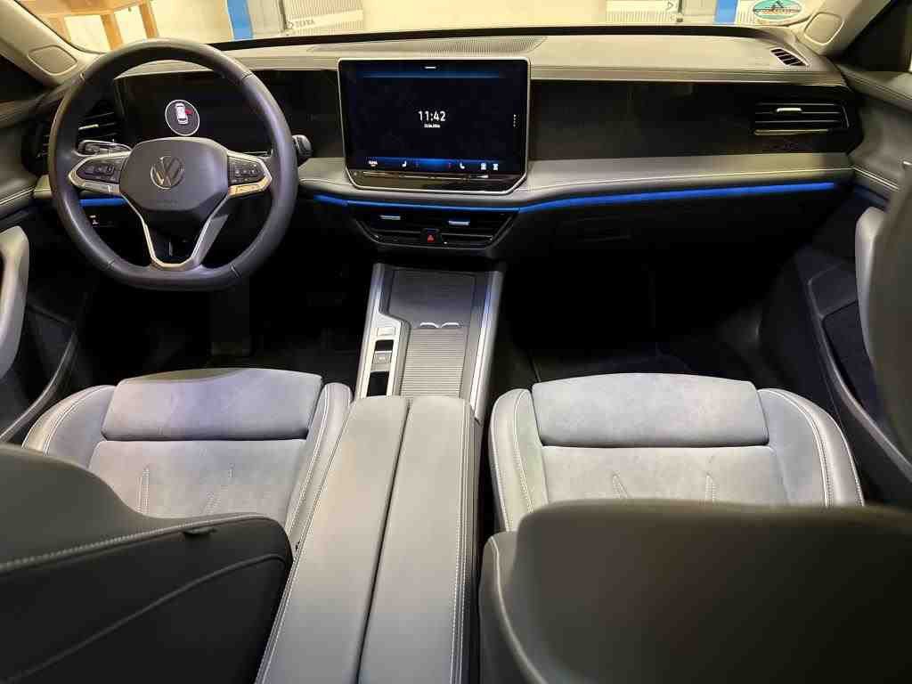 Volkswagen PASSAT VARIANT 2024 г. Чёрный, пробег 43200 км