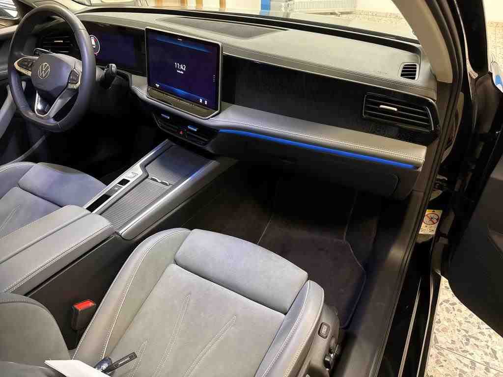 Volkswagen PASSAT VARIANT 2024 г. Чёрный, пробег 43200 км