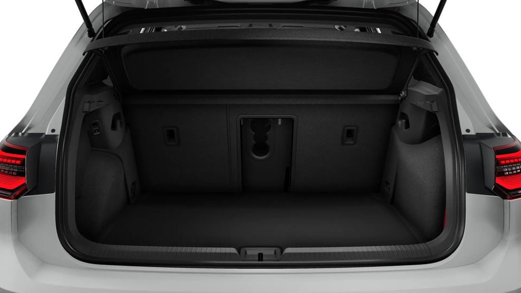 Volkswagen Golf 2024 г. Белый, пробег 32289 км