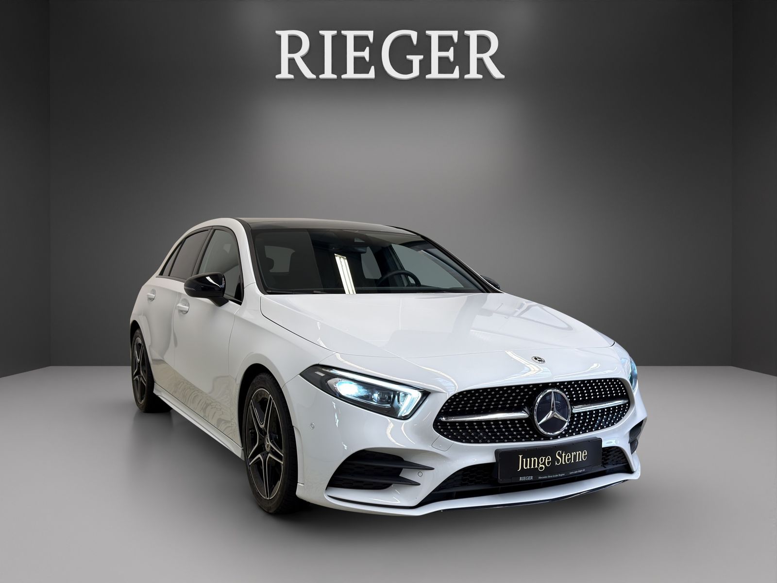 Mercedes-Benz A 220 2023 г. Белый, пробег 25601 км