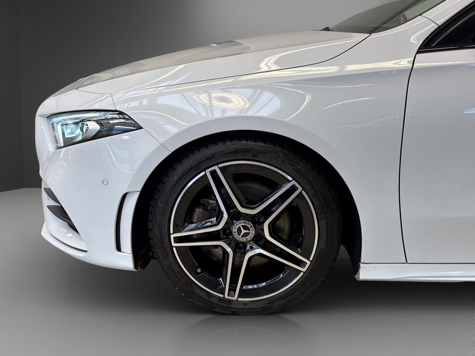 Mercedes-Benz A 220 2023 г. Белый, пробег 25601 км