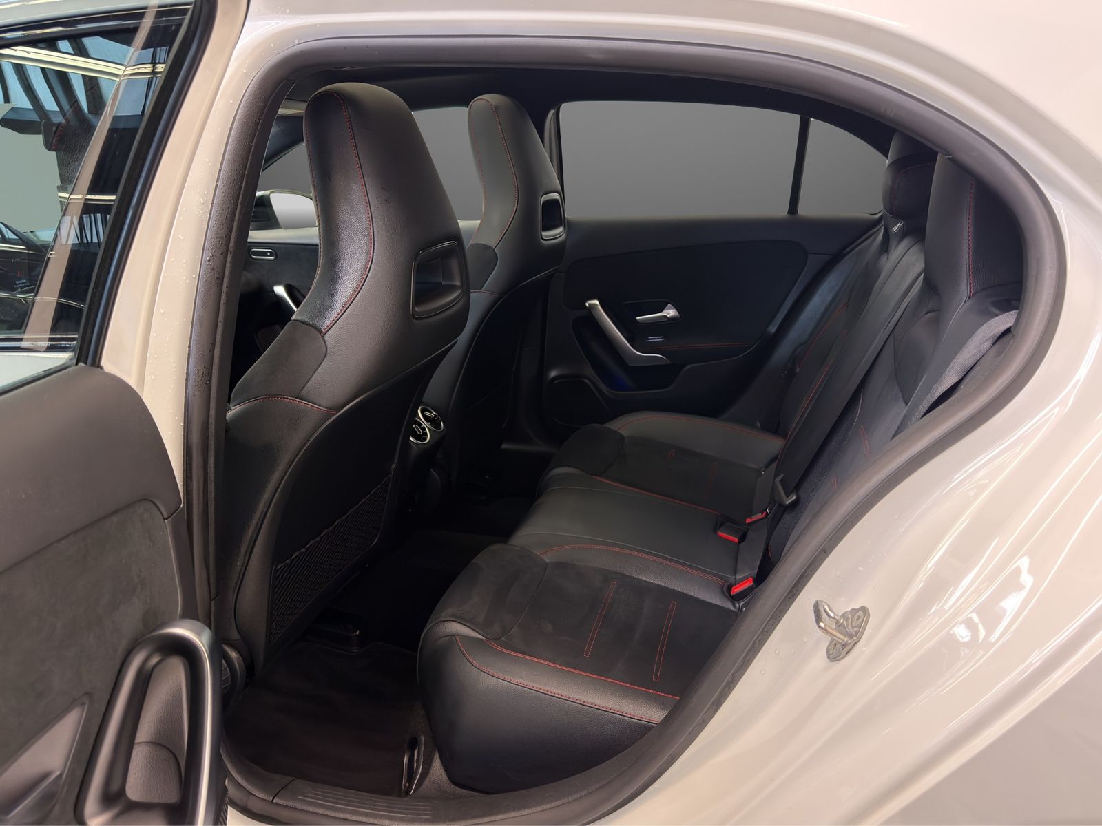 Mercedes-Benz A 220 2023 г. Белый, пробег 25601 км