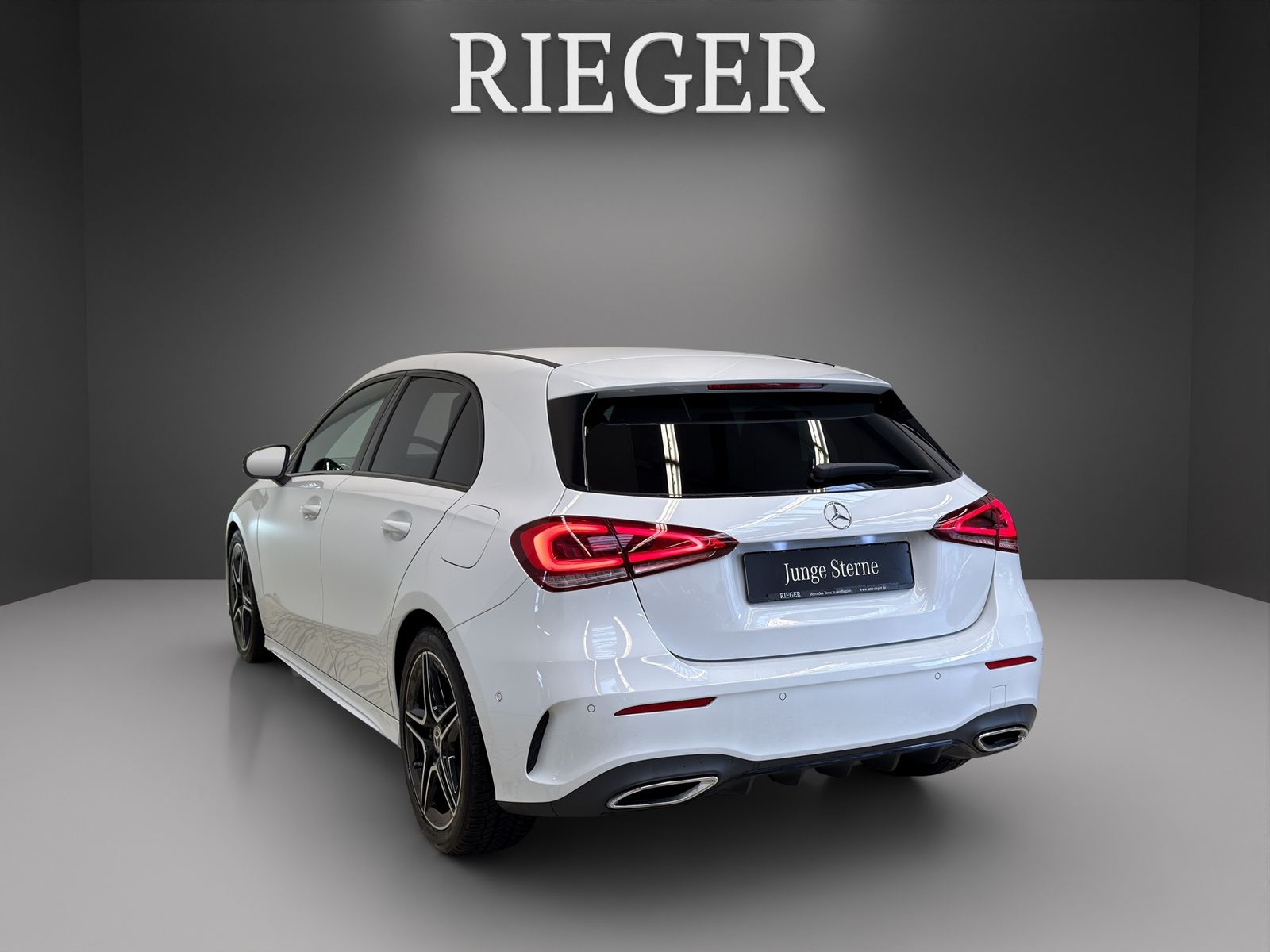 Mercedes-Benz A 220 2023 г. Белый, пробег 25601 км