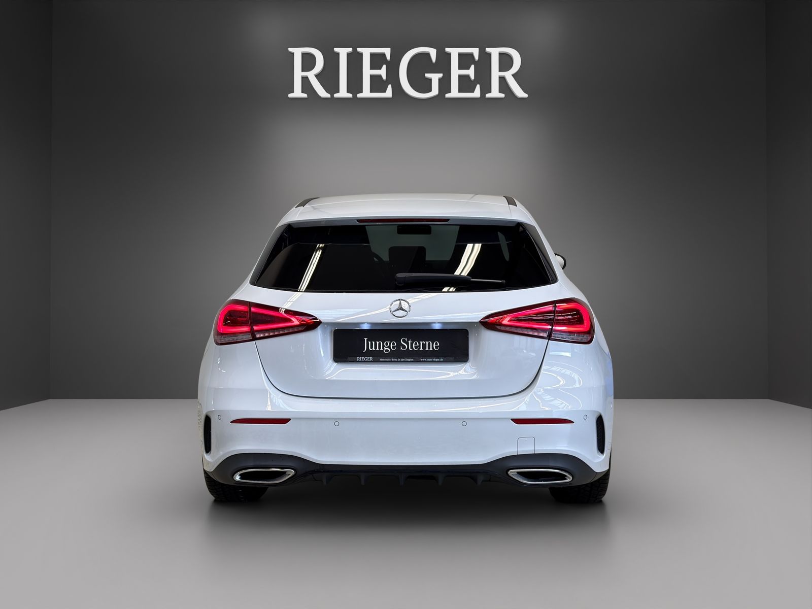 Mercedes-Benz A 220 2023 г. Белый, пробег 25601 км