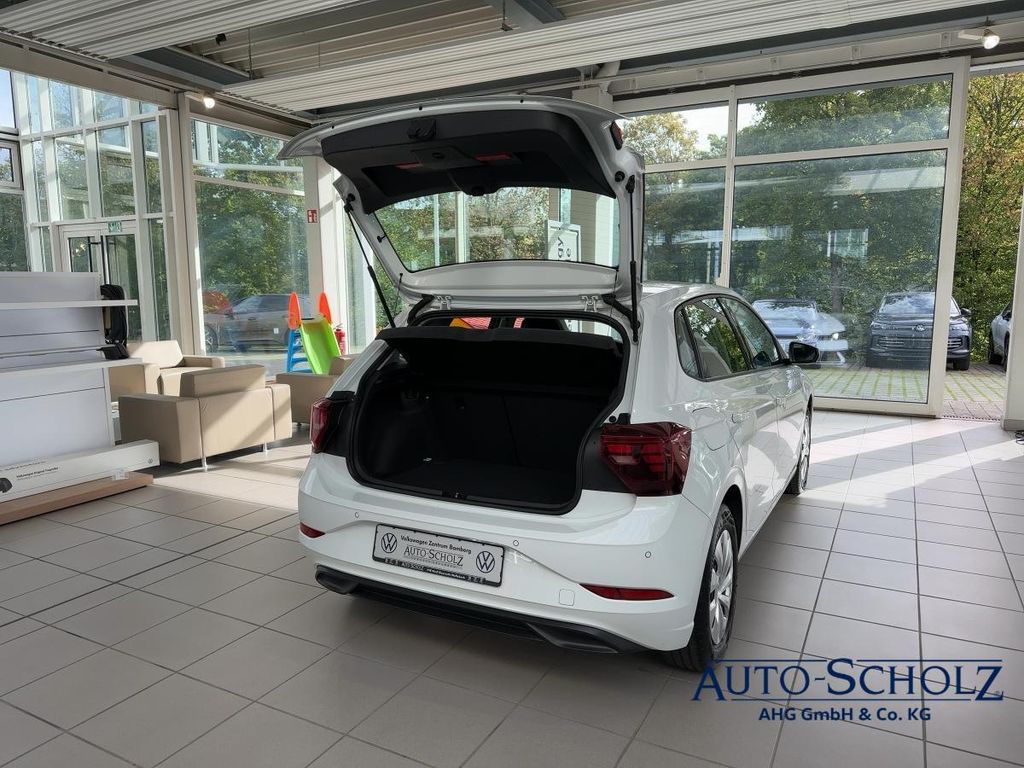 Volkswagen Polo 2023 г. Белый, пробег 59000 км
