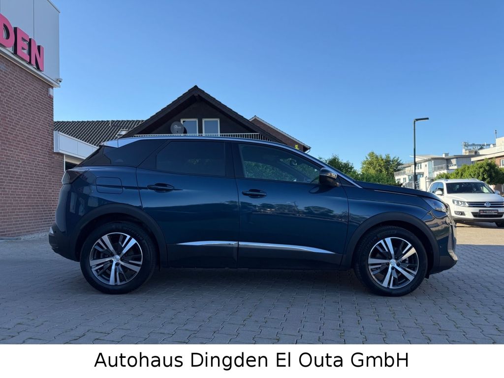 Peugeot 3008 2023 г. Синий, пробег 58000 км