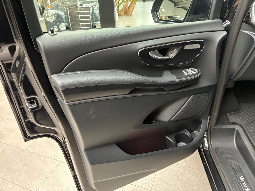 Mercedes-Benz V 300 2025 г. Чёрный, пробег 38882 км