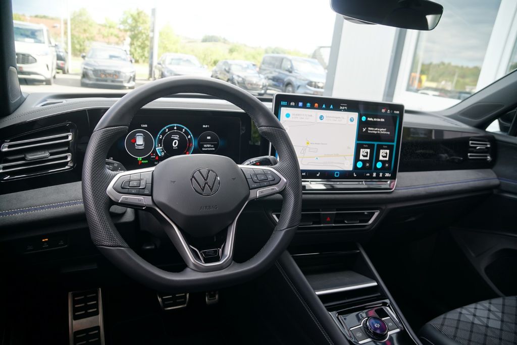 Volkswagen Tiguan 2026 г. Чёрный, пробег 15731 км