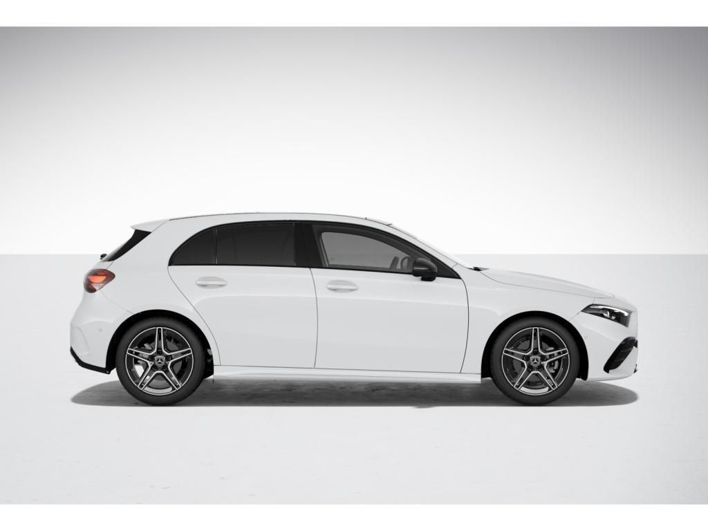 Mercedes-Benz A 200 2023 г. Белый, пробег 14070 км