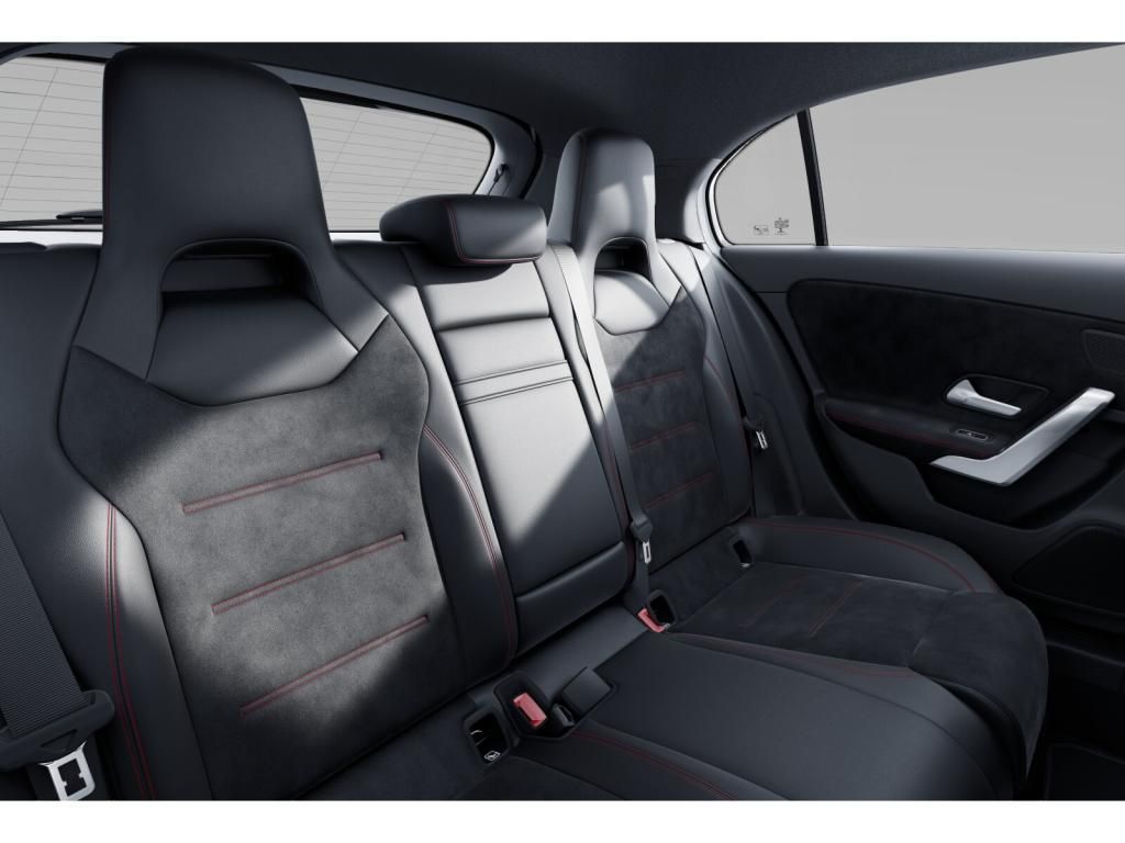 Mercedes-Benz A 200 2023 г. Белый, пробег 14070 км