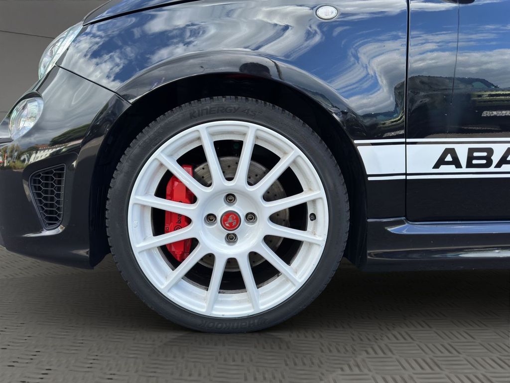 Abarth 695 2022 г. Чёрный, пробег 33546 км