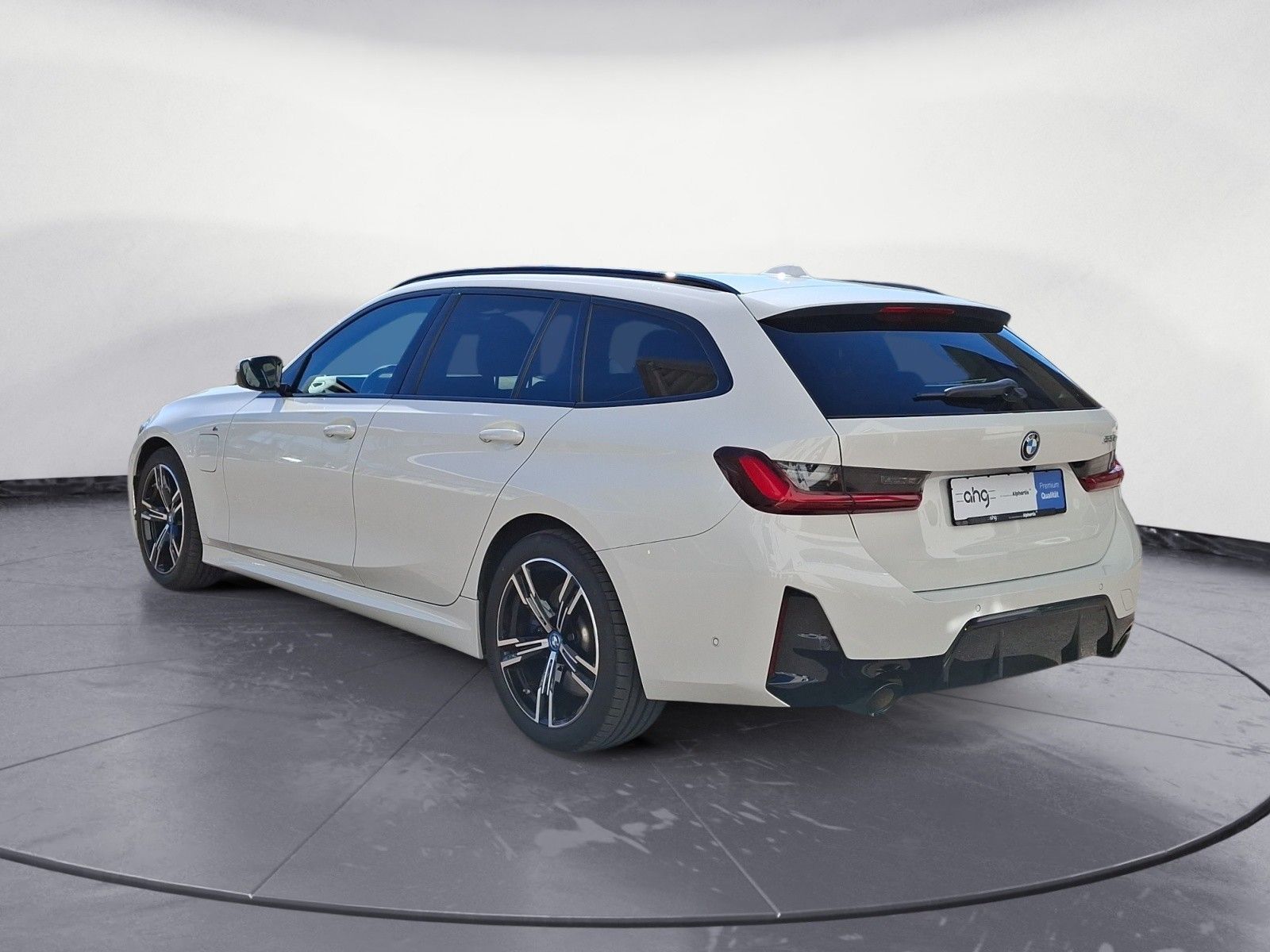 BMW 330 2023 г. Белый, пробег 46751 км