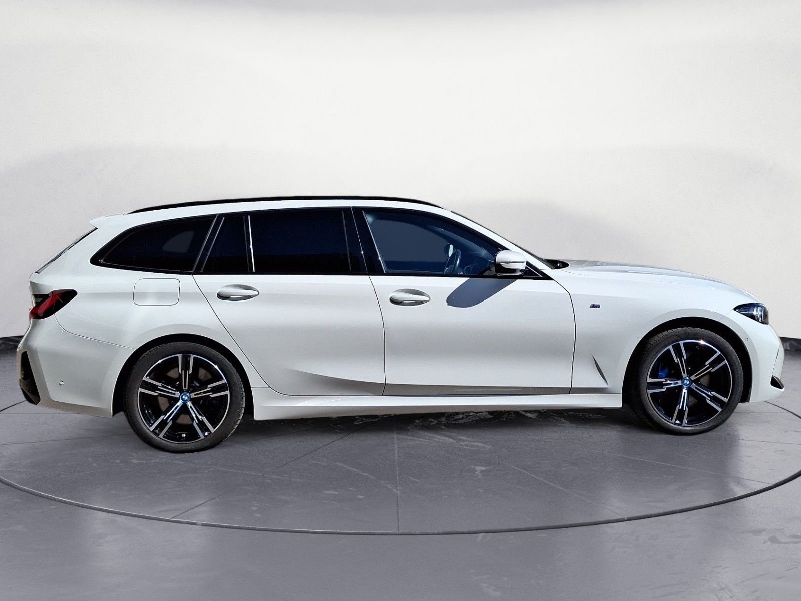 BMW 330 2023 г. Белый, пробег 46751 км