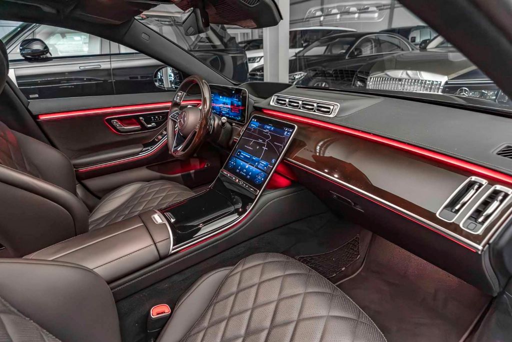 Mercedes-Benz S 580 2026 г. Чёрный, пробег 28500 км