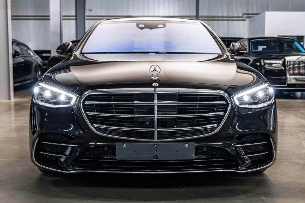 Mercedes-Benz S 580 2026 г. Чёрный, пробег 28500 км