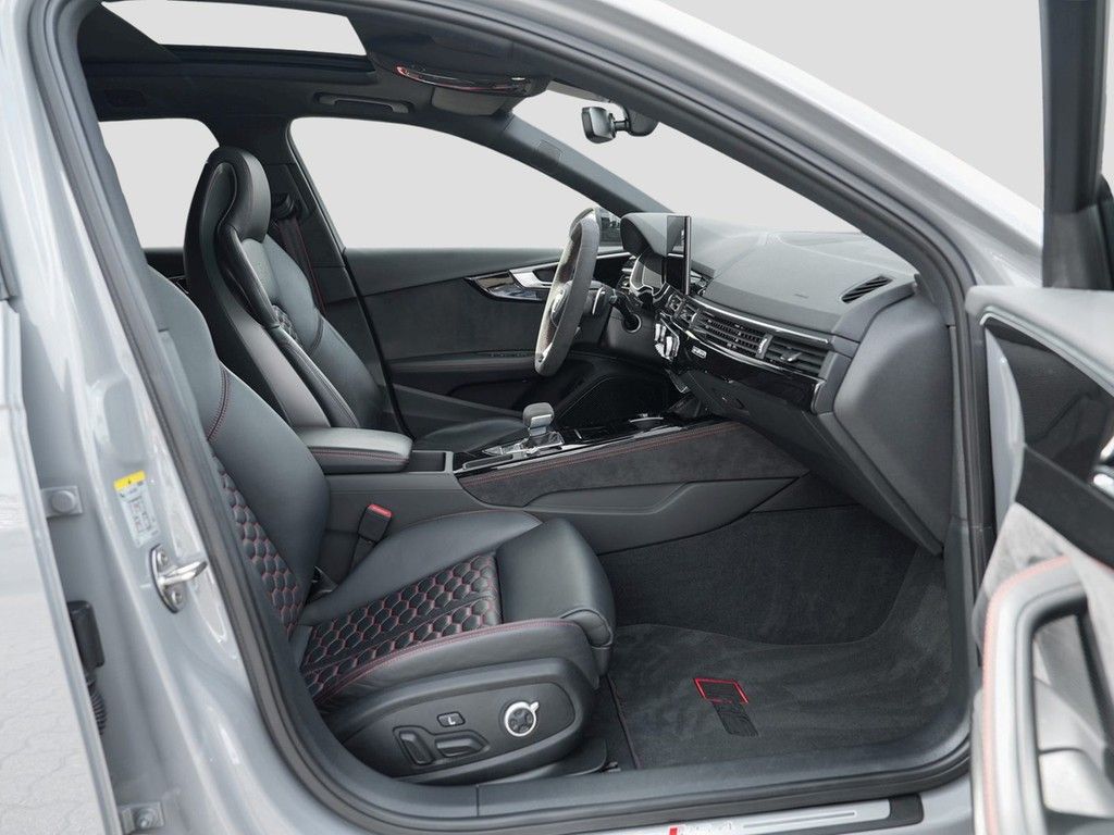 Audi RS4 2023 г. Серый, пробег 57536 км
