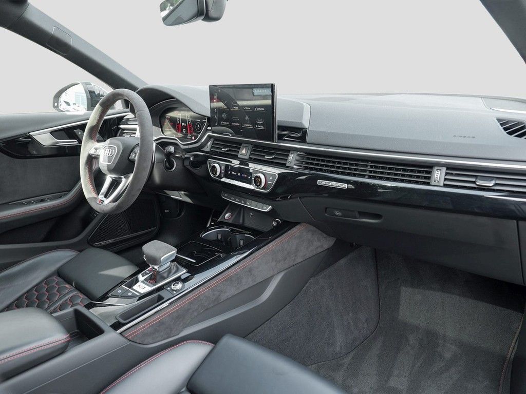 Audi RS4 2023 г. Серый, пробег 57536 км