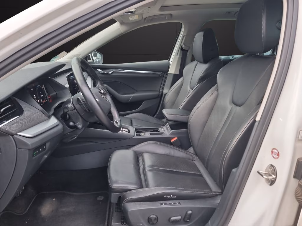 Skoda Octavia 2021 г. Белый, пробег 59668 км