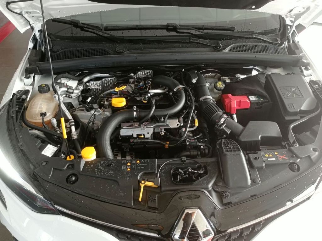 Renault Clio 2021 г. Белый, пробег 35000 км