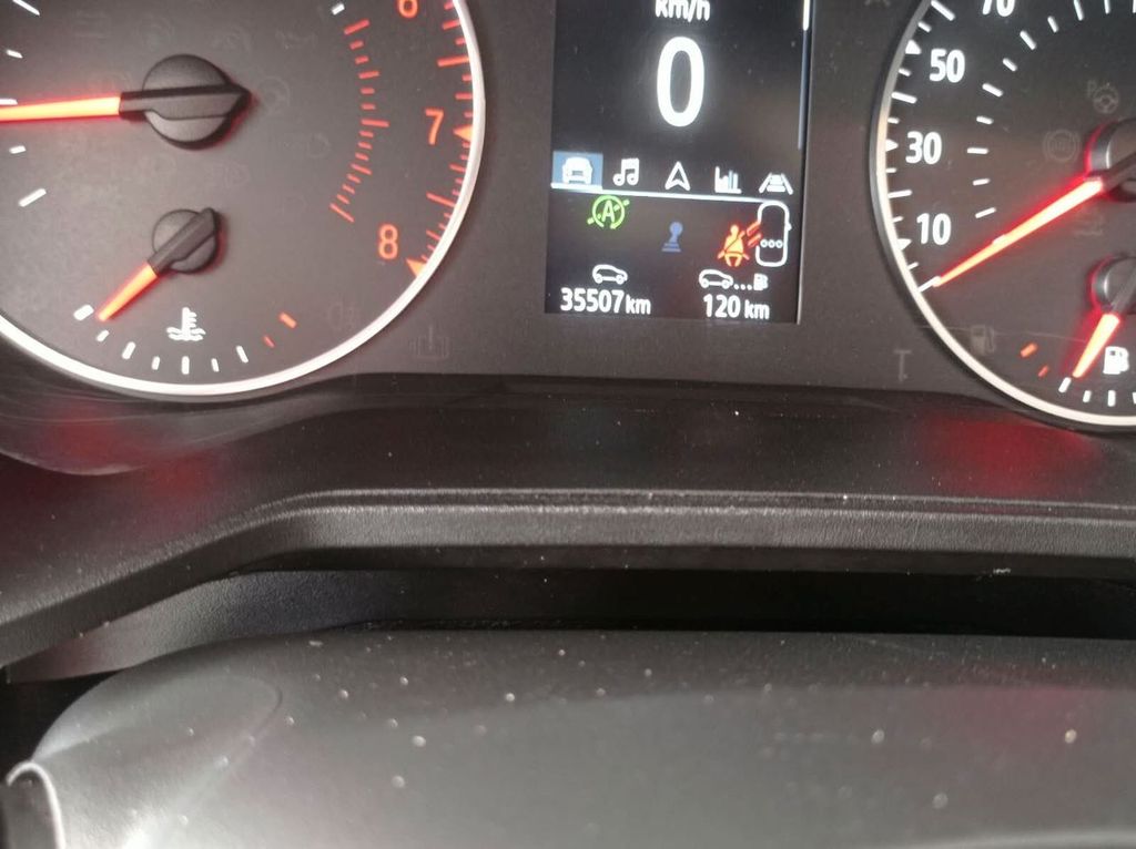 Renault Clio 2021 г. Белый, пробег 35000 км