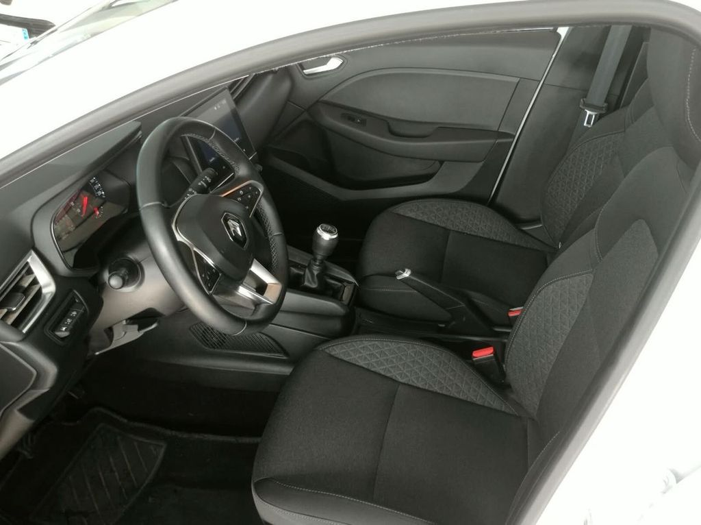 Renault Clio 2021 г. Белый, пробег 35000 км