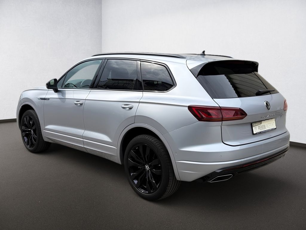 Volkswagen Touareg 2022 г. Серебристый, пробег 38750 км