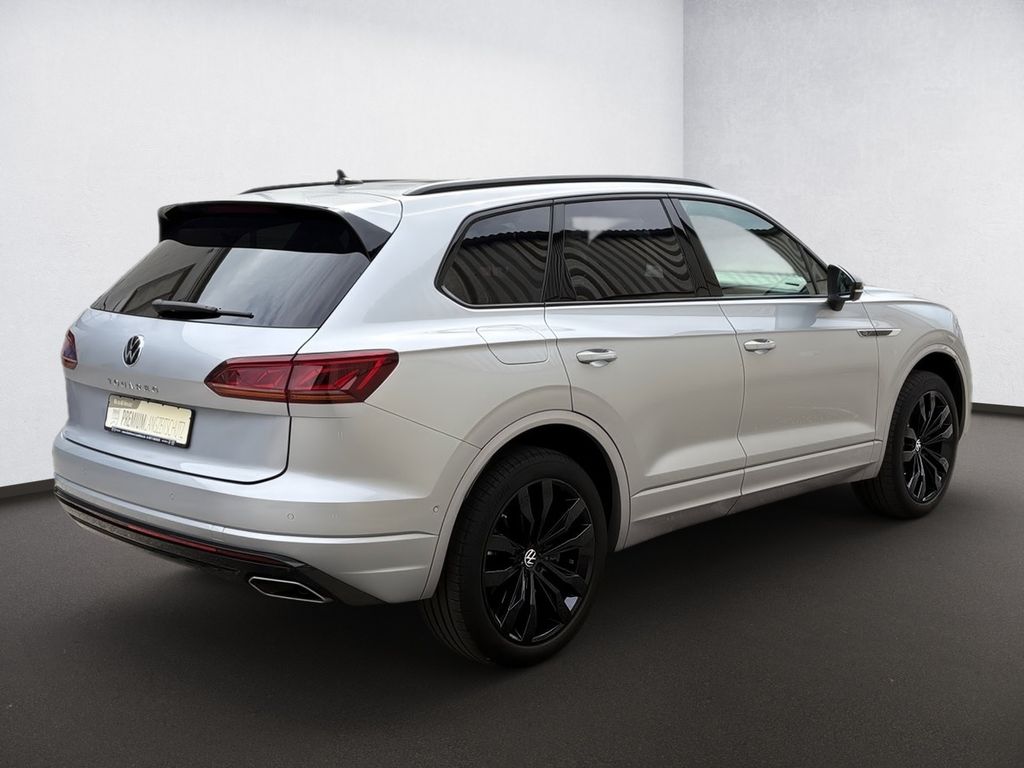 Volkswagen Touareg 2022 г. Серебристый, пробег 38750 км
