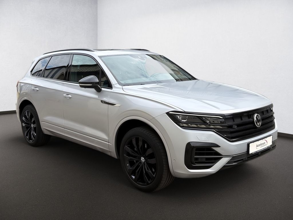 Volkswagen Touareg 2022 г. Серебристый, пробег 38750 км