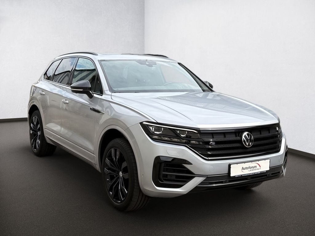Volkswagen Touareg 2022 г. Серебристый, пробег 38750 км