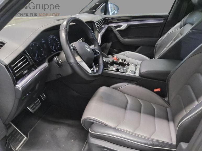 Volkswagen Touareg 2023 г. Белый, пробег 46950 км