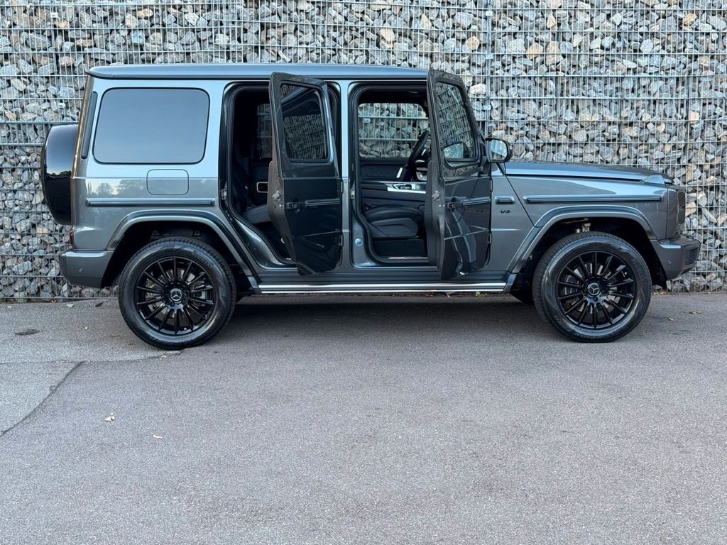Mercedes-Benz G 500 2023 г. Серый, пробег 24175 км